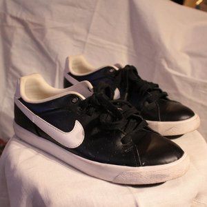 Nike Court Tour Sneakers
